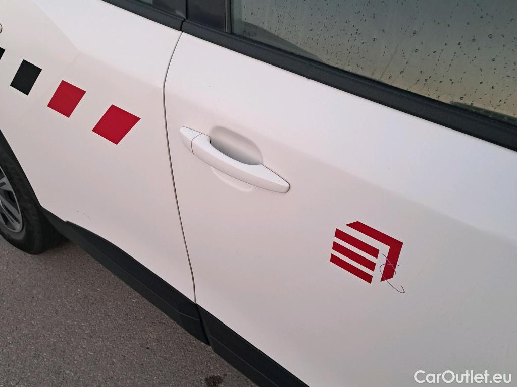  Peugeot  2008 PEUGEOT  / 2019 / 5P / todoterreno Active BlueHDI 81kW (110CV) #3