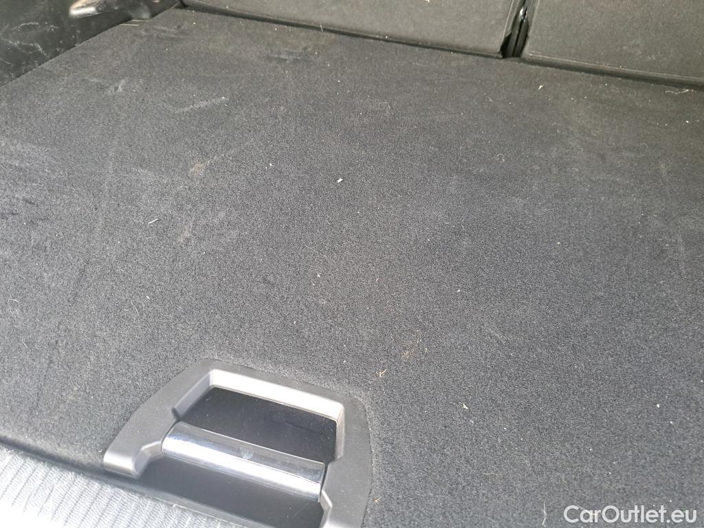  Peugeot  2008 PEUGEOT  / 2019 / 5P / todoterreno Allure BlueHDI 130 S&S EAT8 #5