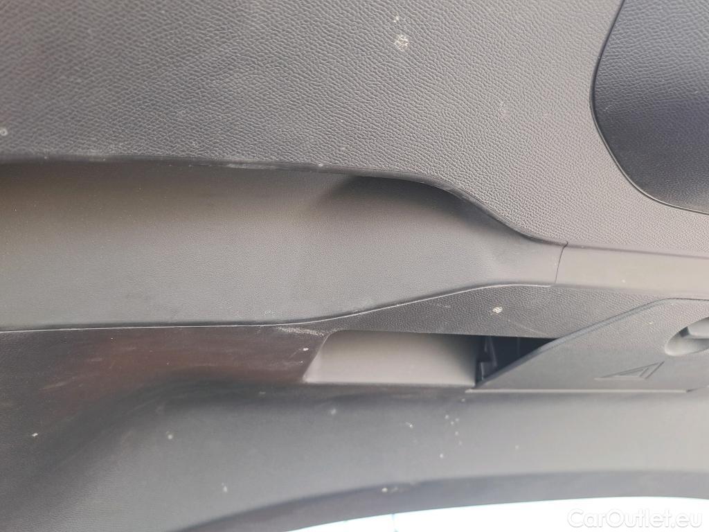  Peugeot  2008 PEUGEOT  / 2019 / 5P / todoterreno Allure BlueHDI 130 S&S EAT8 #13