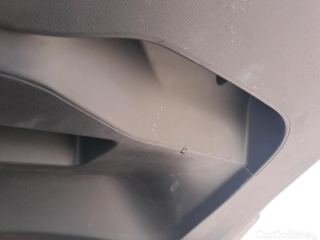  Peugeot  2008 PEUGEOT  / 2019 / 5P / todoterreno Allure BlueHDI 130 S&S EAT8 #12