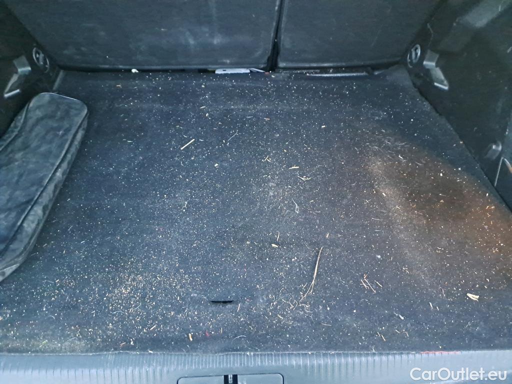  Peugeot  2008 PEUGEOT  / 2019 / 5P / todoterreno Active BlueHDI 81kW (110CV) #16