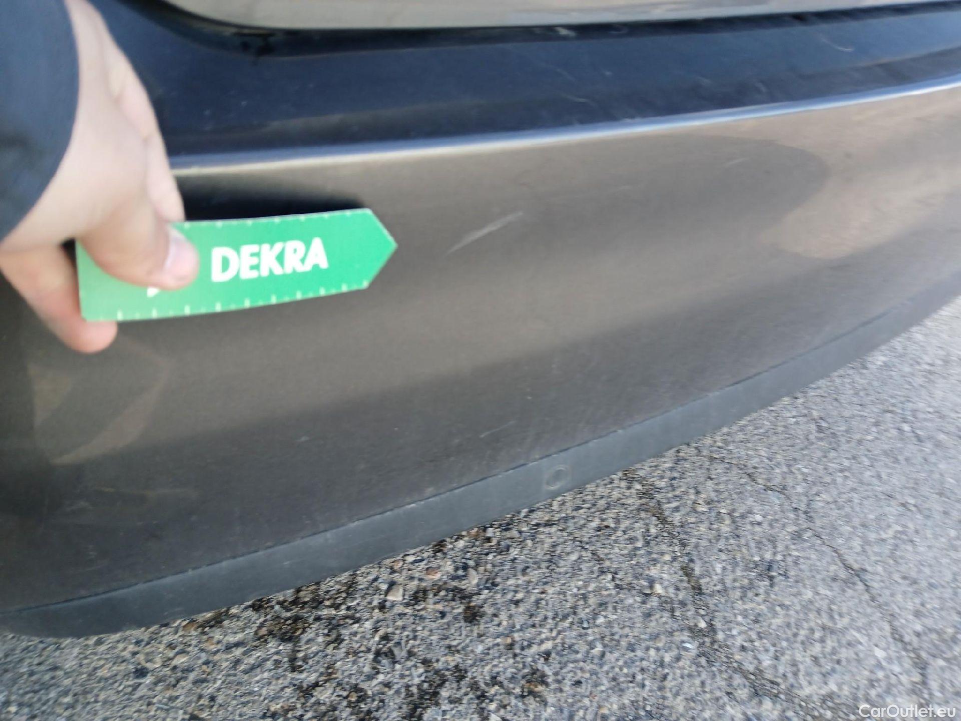  Peugeot  308 PEUGEOT  / 2017 / 5P / berlina con portón 5p Active Pack PureTech 110 S&S #25