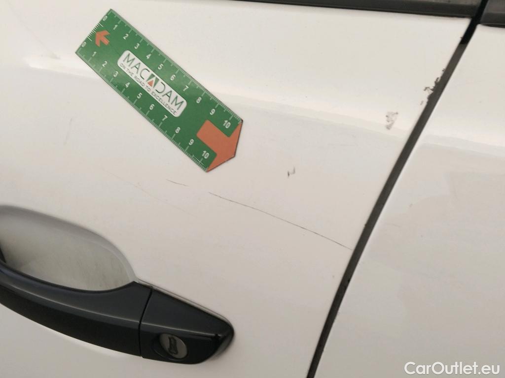  Citroen  C4 CITROEN  / 2020 / 5P / berlina con portón BlueHdi 110 S&S Live Pack #4