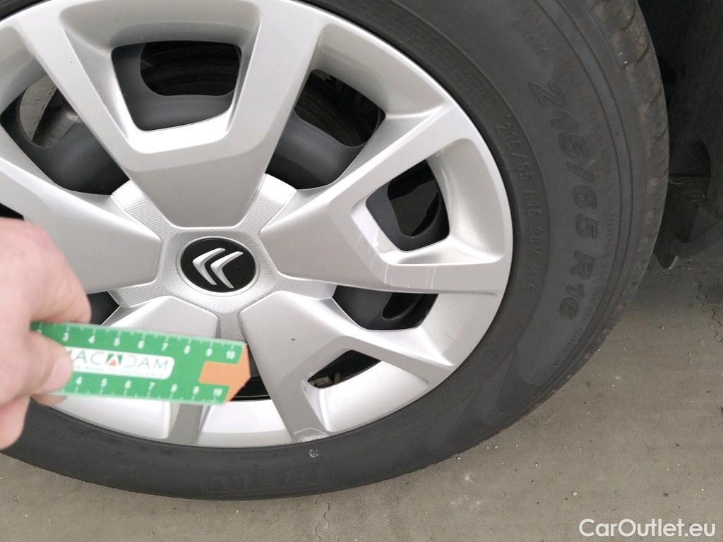  Citroen  C4 CITROEN  / 2020 / 5P / berlina con portón BlueHdi 110 S&S Live Pack #20