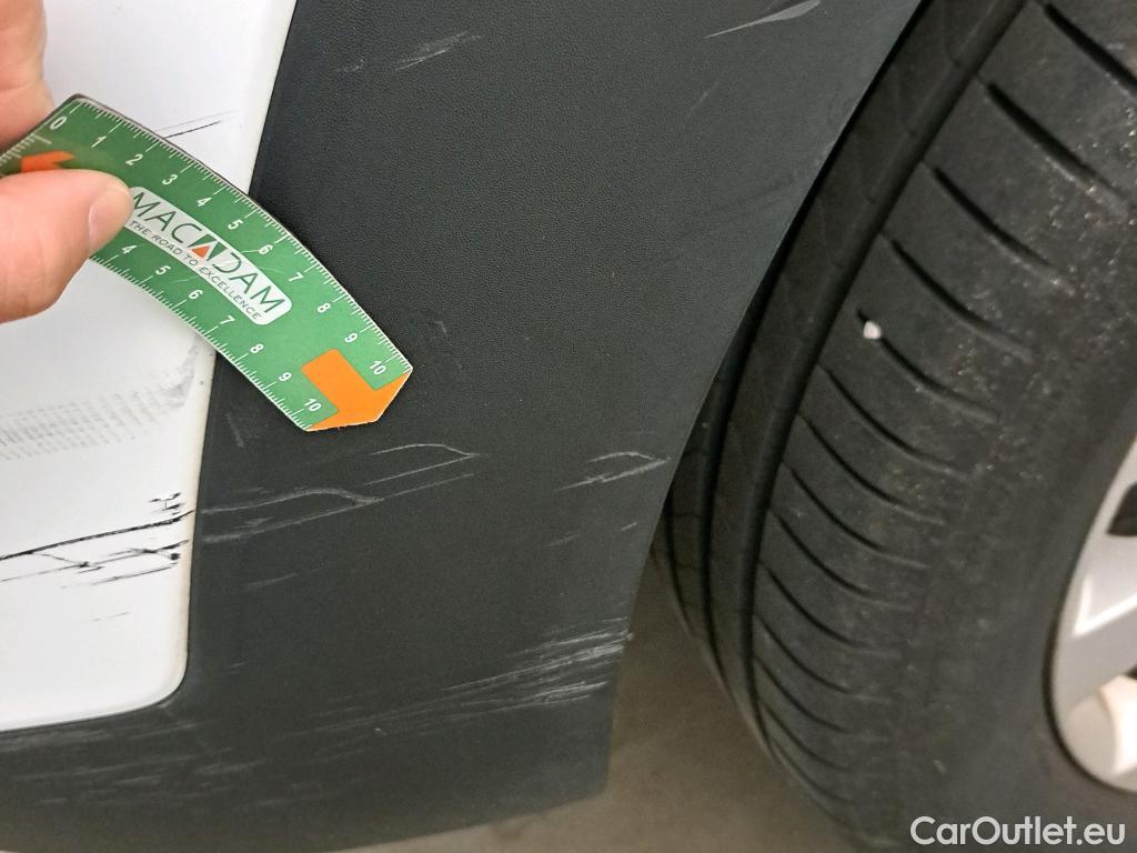  Hyundai  Tucson HYUNDAI  / 2018 / 5P / todoterreno 1.6 CRDI 85kW (116CV) 48V SLE 4X2(SP)(SL) #18