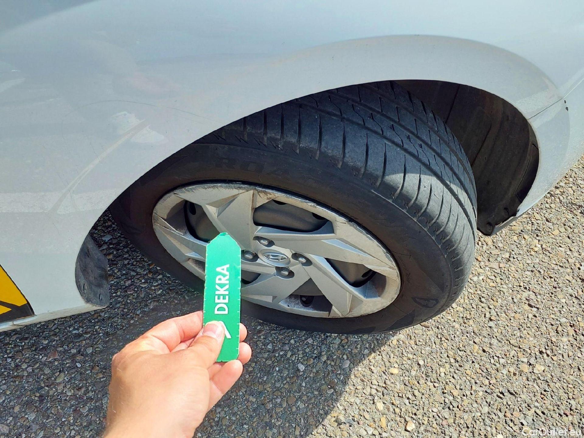  Hyundai  i20 HYUNDAI  / 2020 / 5P / berlina con portón 1.0 TGDI 74kW (100CV) 48V Essence #28