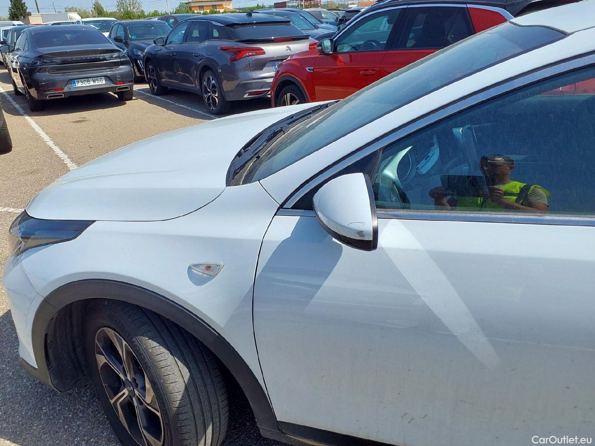  KIA  XCeed KIA  / 2019 / 5P / todoterreno 1.0 T-GDi Drive 88kW (120CV) #17