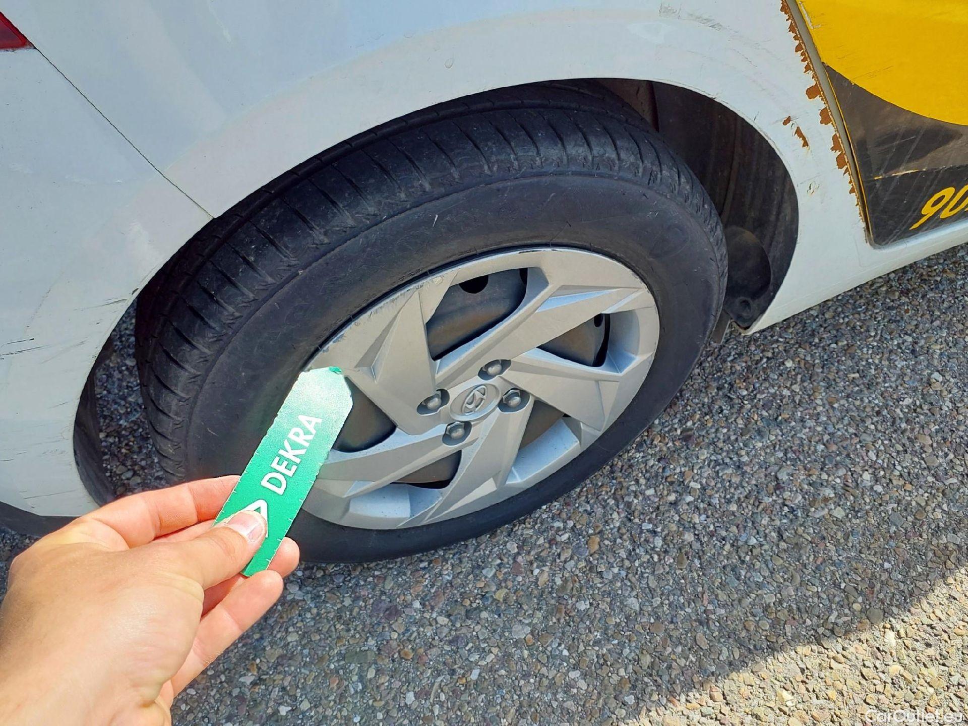  Hyundai  i20 HYUNDAI  / 2020 / 5P / berlina con portón 1.0 TGDI 74kW (100CV) 48V Essence #20