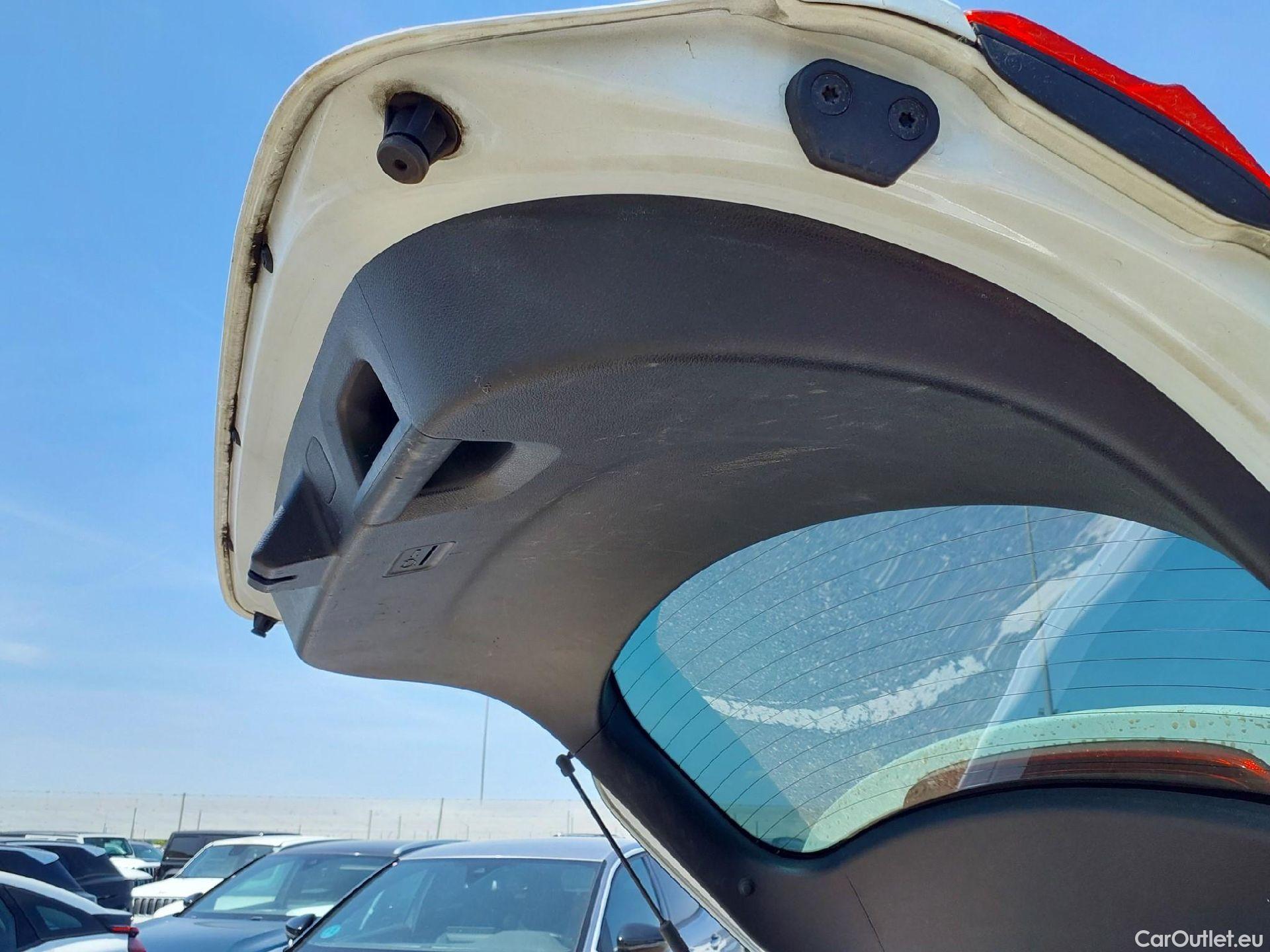  KIA  XCeed KIA  / 2019 / 5P / todoterreno 1.0 T-GDi Drive 88kW (120CV) #4