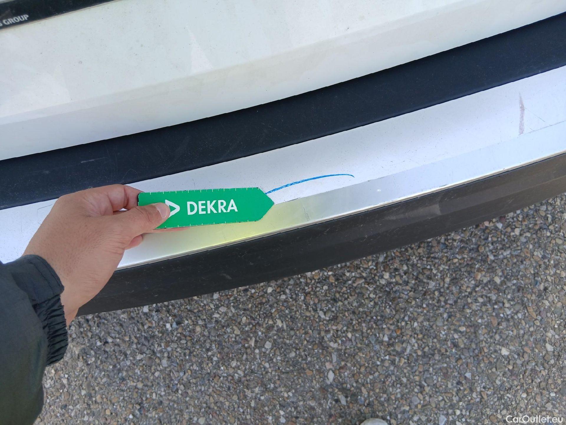  Peugeot  2008 PEUGEOT  / 2019 / 5P / todoterreno Allure BlueHDI 81kW (110CV) #8