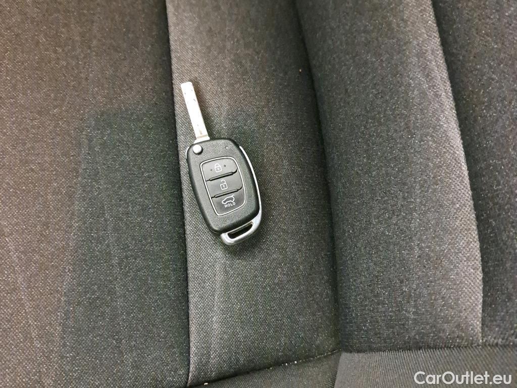  Hyundai  Tucson HYUNDAI  / 2018 / 5P / todoterreno 1.6 CRDI 85kW (116CV) 48V SLE 4X2(SP)(SL) #2