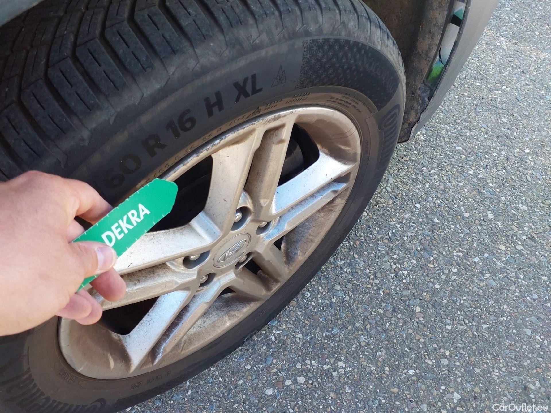  Hyundai  Konna HYUNDAI Kona / 2020 / 5P / todoterreno 1.6 CRDI 100kW (136CV) 48V Maxx 4X2 #17