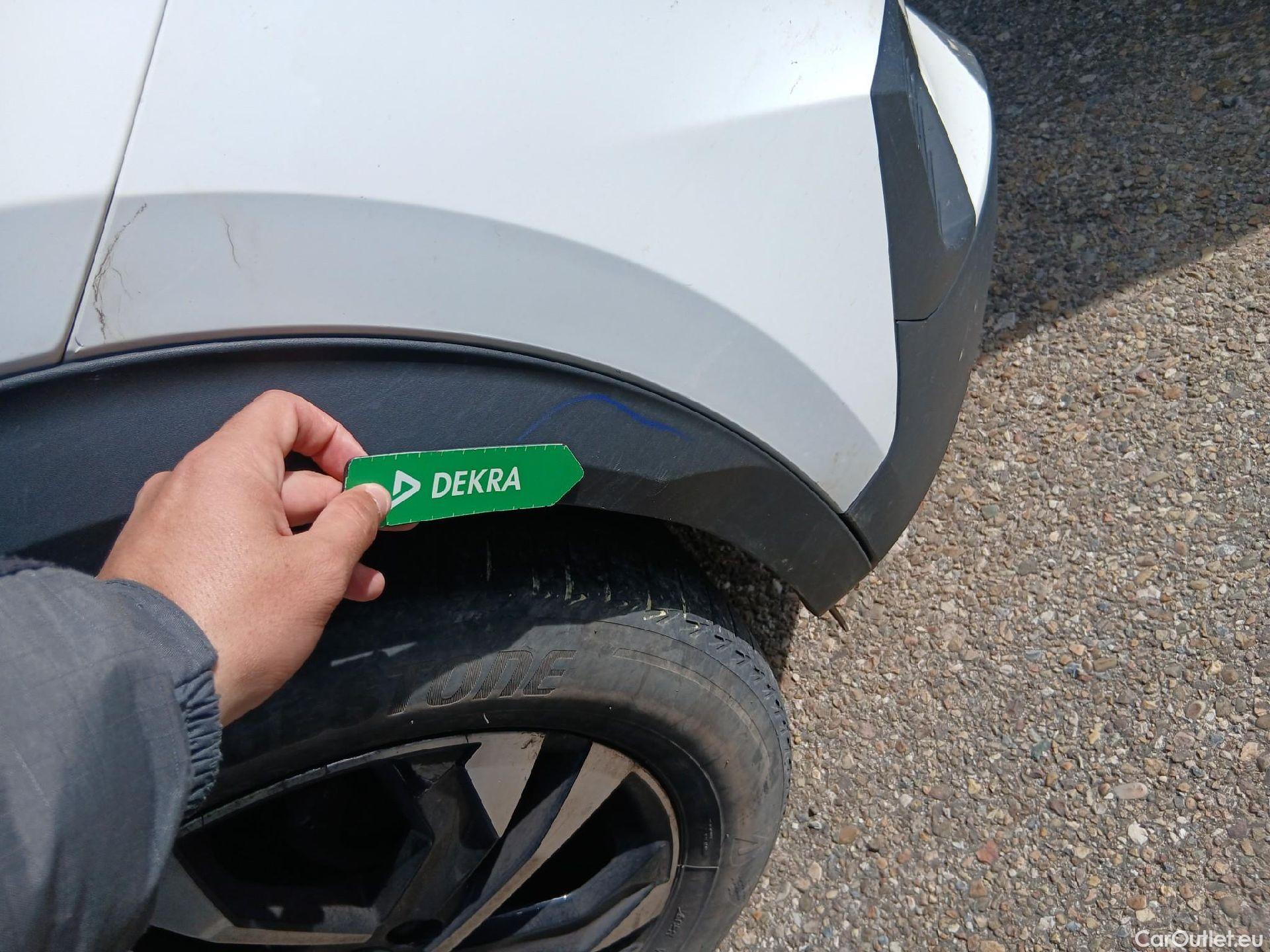  Peugeot  2008 PEUGEOT  / 2019 / 5P / todoterreno Allure BlueHDI 81kW (110CV) #17