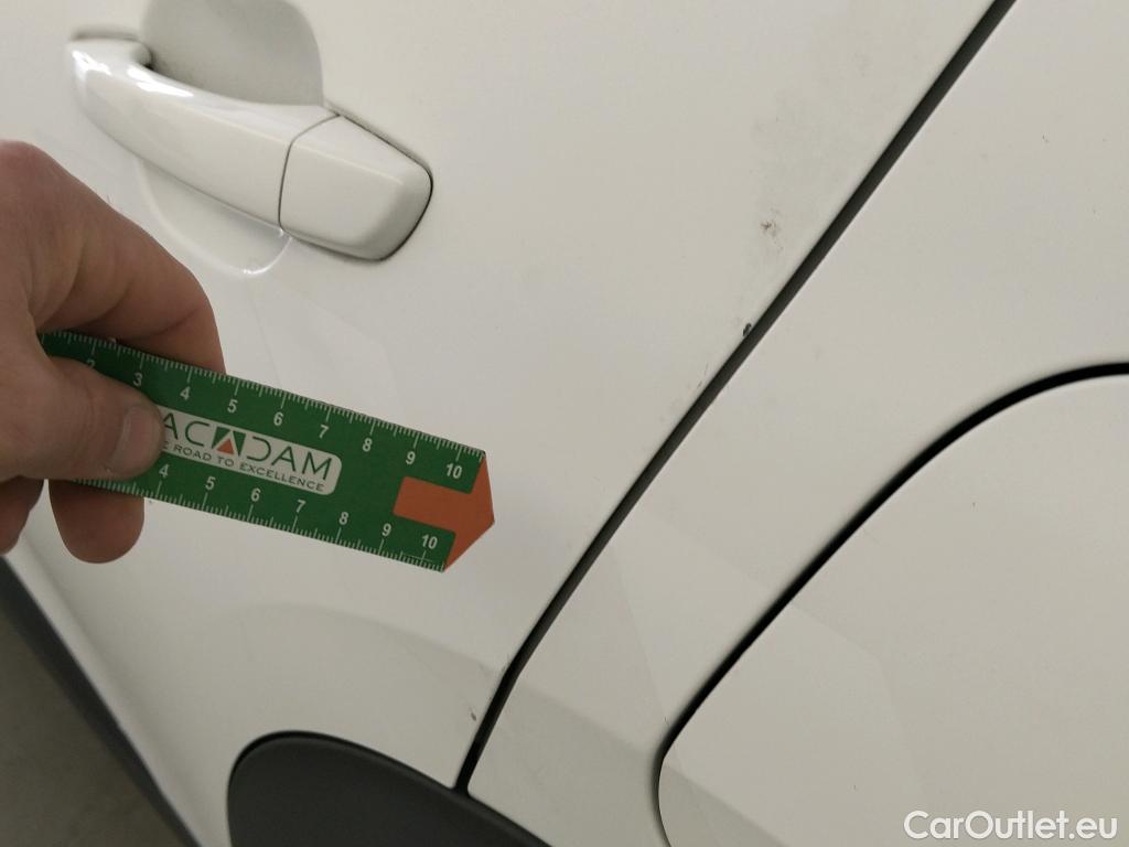  Peugeot  2008 PEUGEOT  / 2019 / 5P / todoterreno Active BlueHDI 81kW (110CV) #17