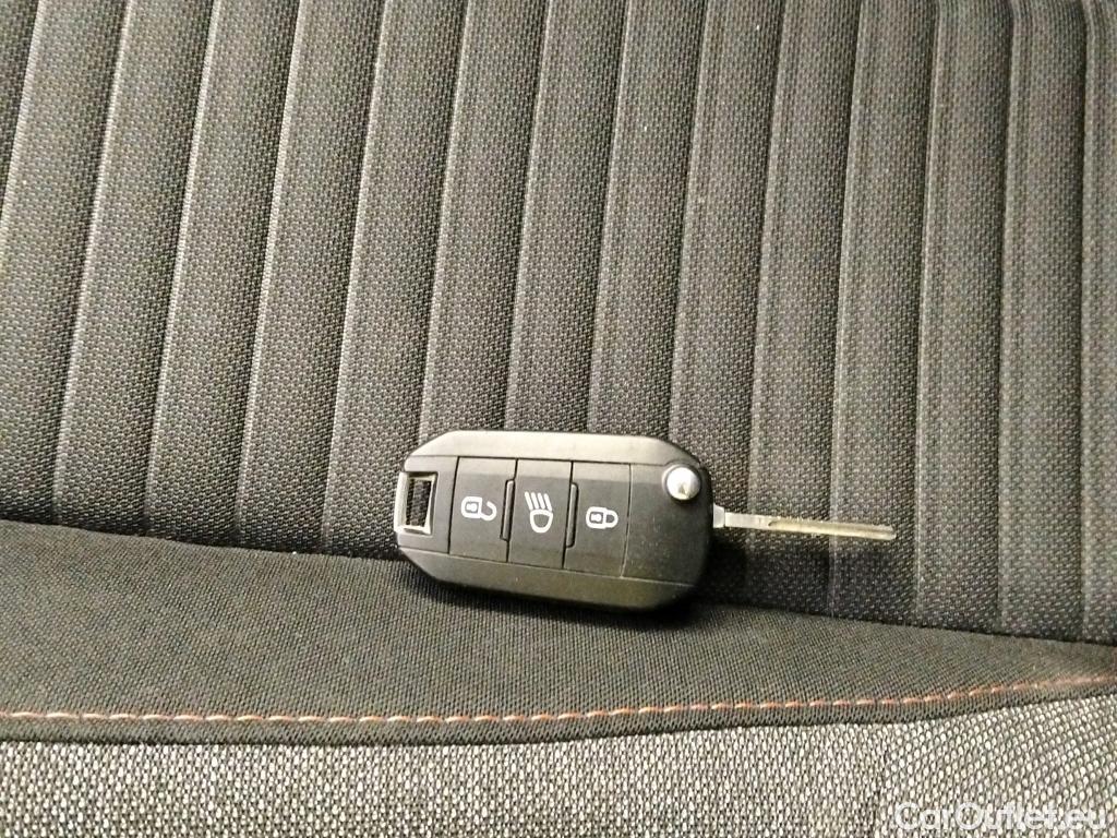  Peugeot  2008 PEUGEOT  / 2019 / 5P / todoterreno Active BlueHDI 81kW (110CV) #2