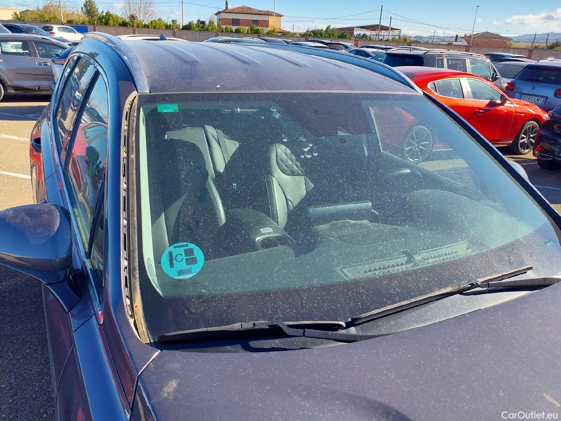  Hyundai  Santa Fe HYUNDAI  / 2021 / 5P / todoterreno 2.2 CRDi Maxx DCT 4x2 #3