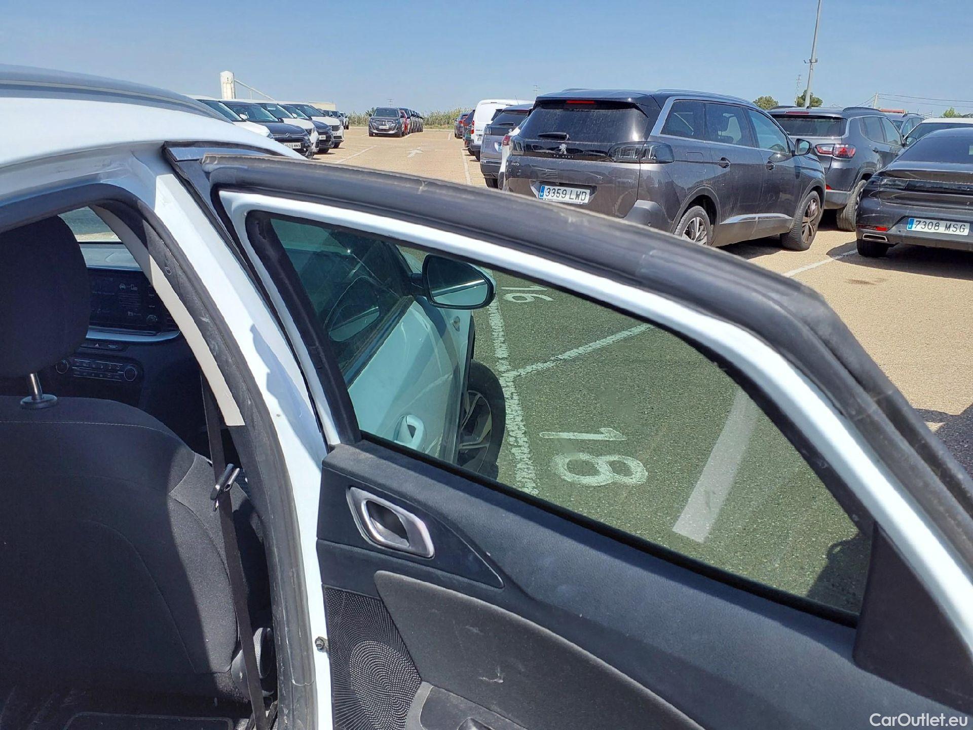  KIA  XCeed KIA  / 2019 / 5P / todoterreno 1.0 T-GDi Drive 88kW (120CV) #8