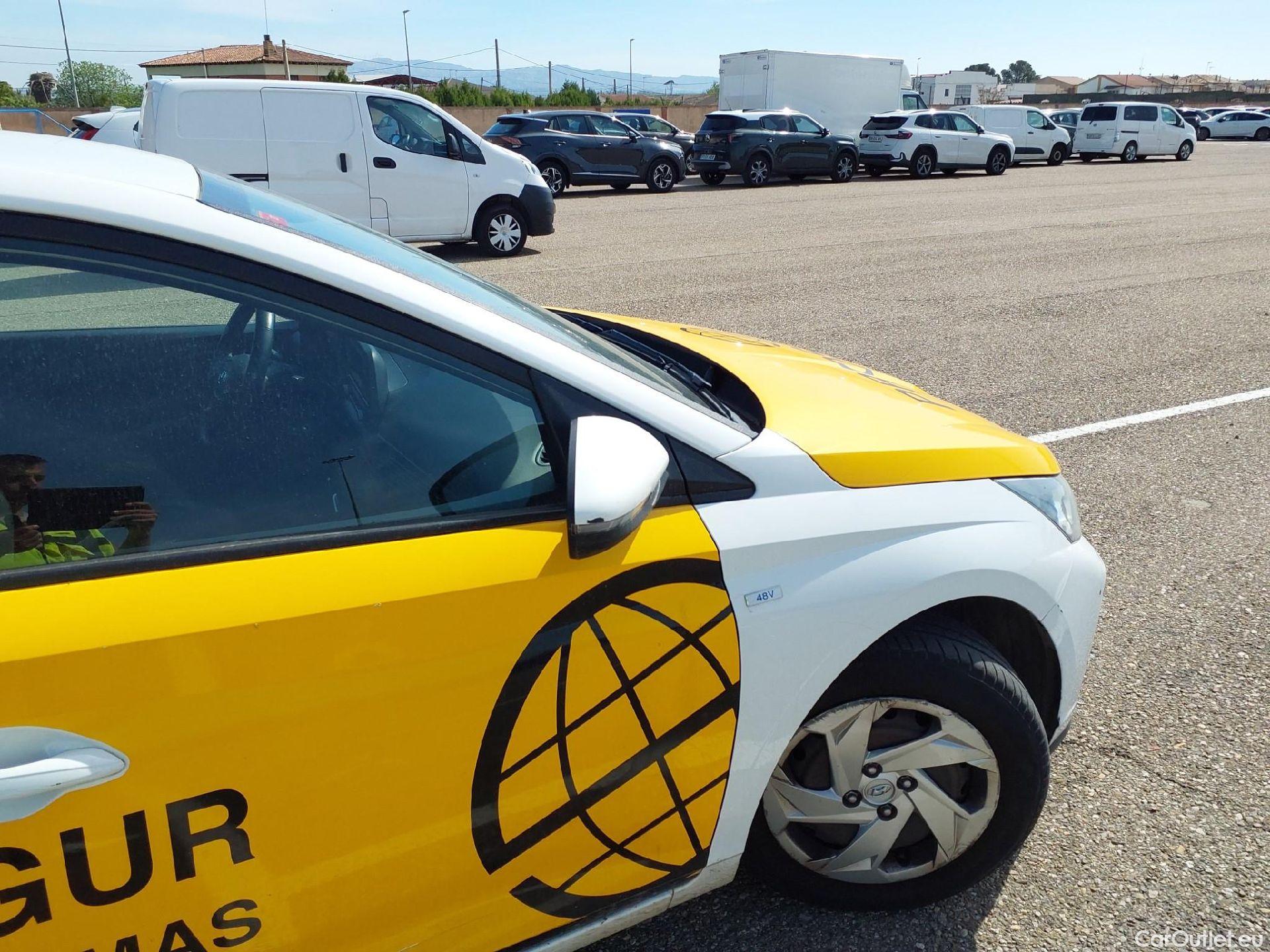  Hyundai  i20 HYUNDAI  / 2020 / 5P / berlina con portón 1.0 TGDI 74kW (100CV) 48V Essence #26