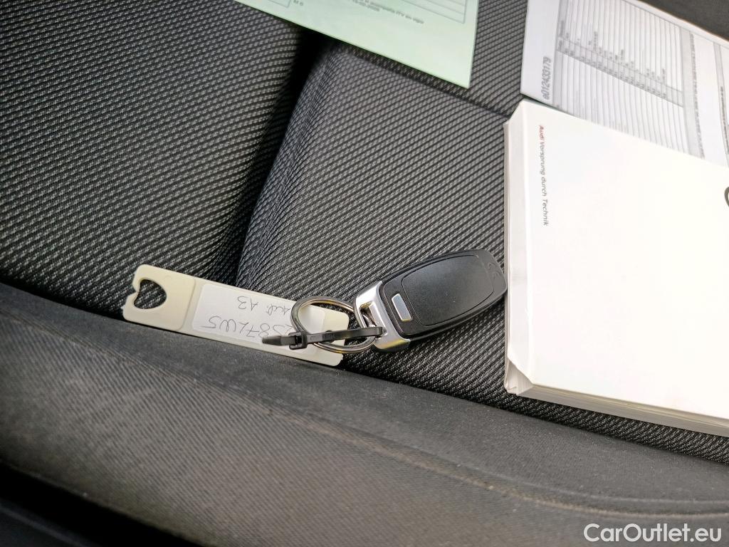  Audi  A3 AUDI  / 2020 / 5P / berlina con portón Sportback S line 30 TDI 85kW (116CV) #1