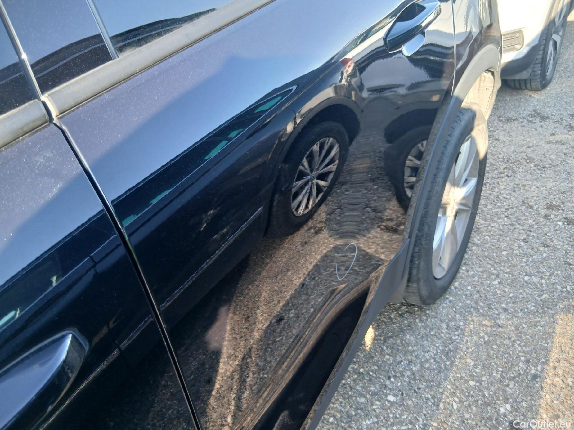  Volvo  XC 40 VOLVO XC40 todoterreno 2.0 B3 G Core Auto 160 CV #5