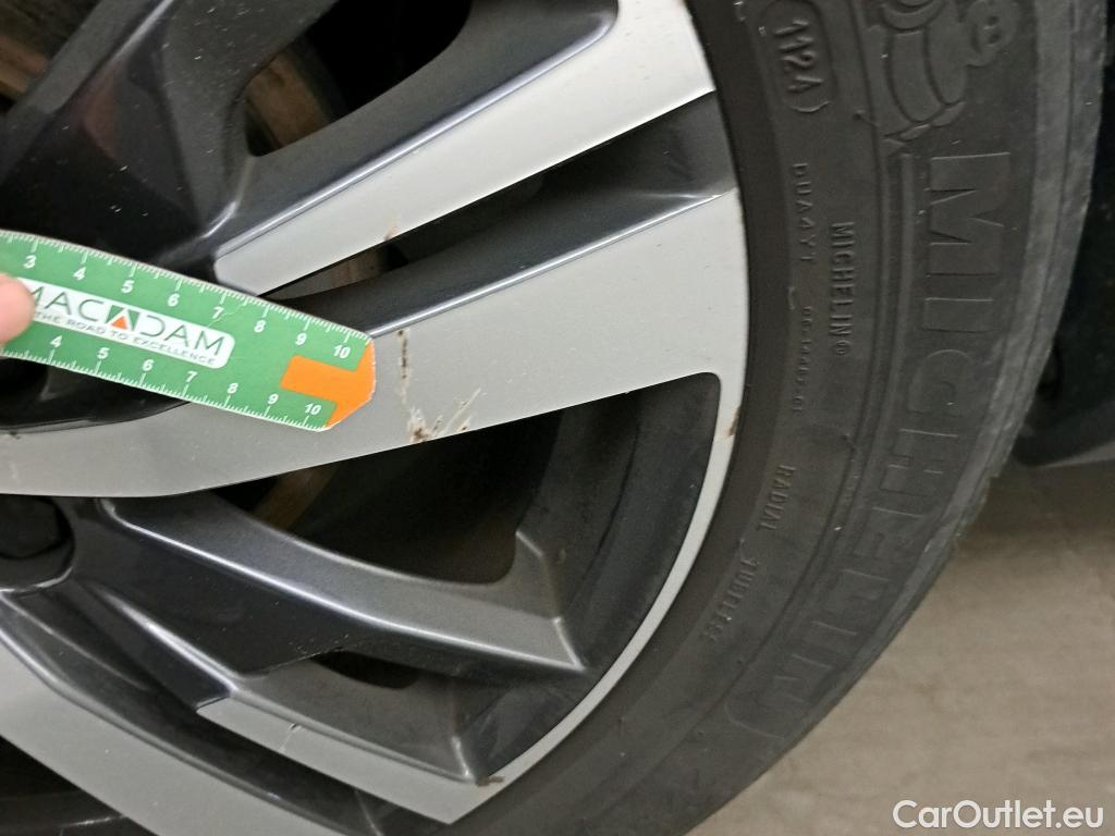  Peugeot  3008 PEUGEOT  / 2020 / 5P / todoterreno 1.5 BlueHDi 96kW (130CV) S&S Allure EAT8 #2