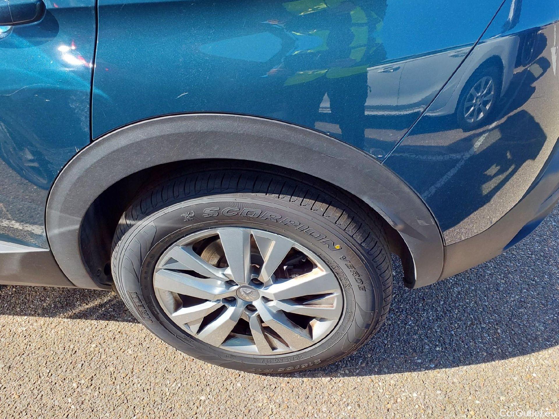  Peugeot  3008 PEUGEOT  / 2020 / 5P / todoterreno 1.5 BlueHDi 96kW S&S Active Pack EAT8 #3