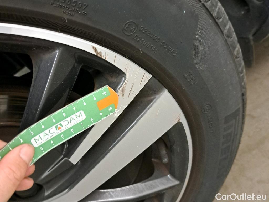  Peugeot  3008 PEUGEOT  / 2020 / 5P / todoterreno 1.5 BlueHDi 96kW (130CV) S&S Allure EAT8 #9