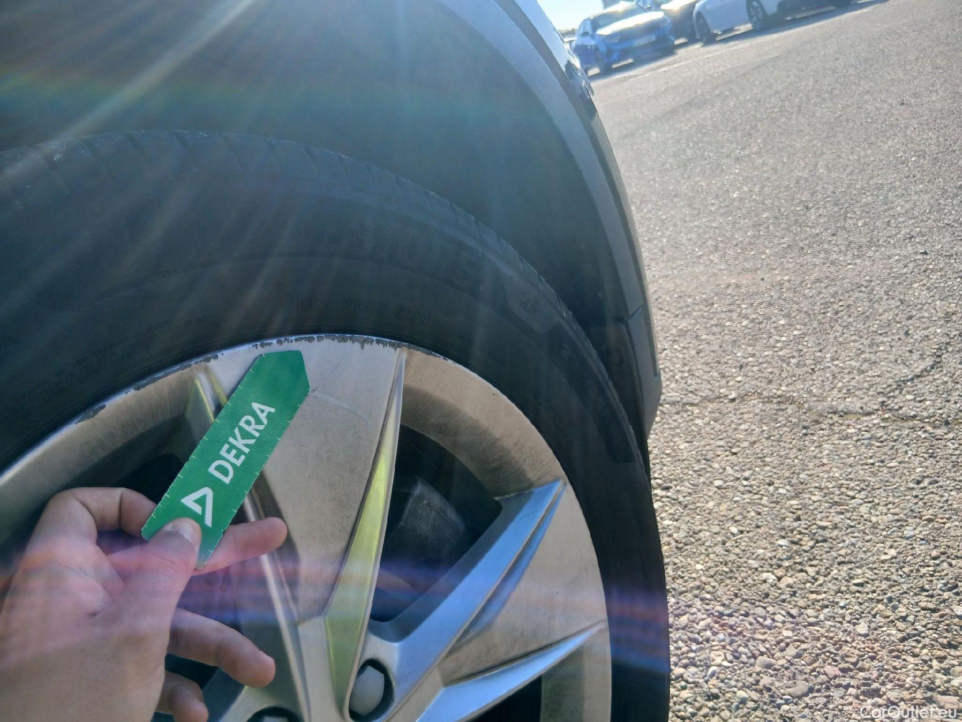  Volvo  XC 40 VOLVO XC40 todoterreno 2.0 B3 G Core Auto 160 CV #14