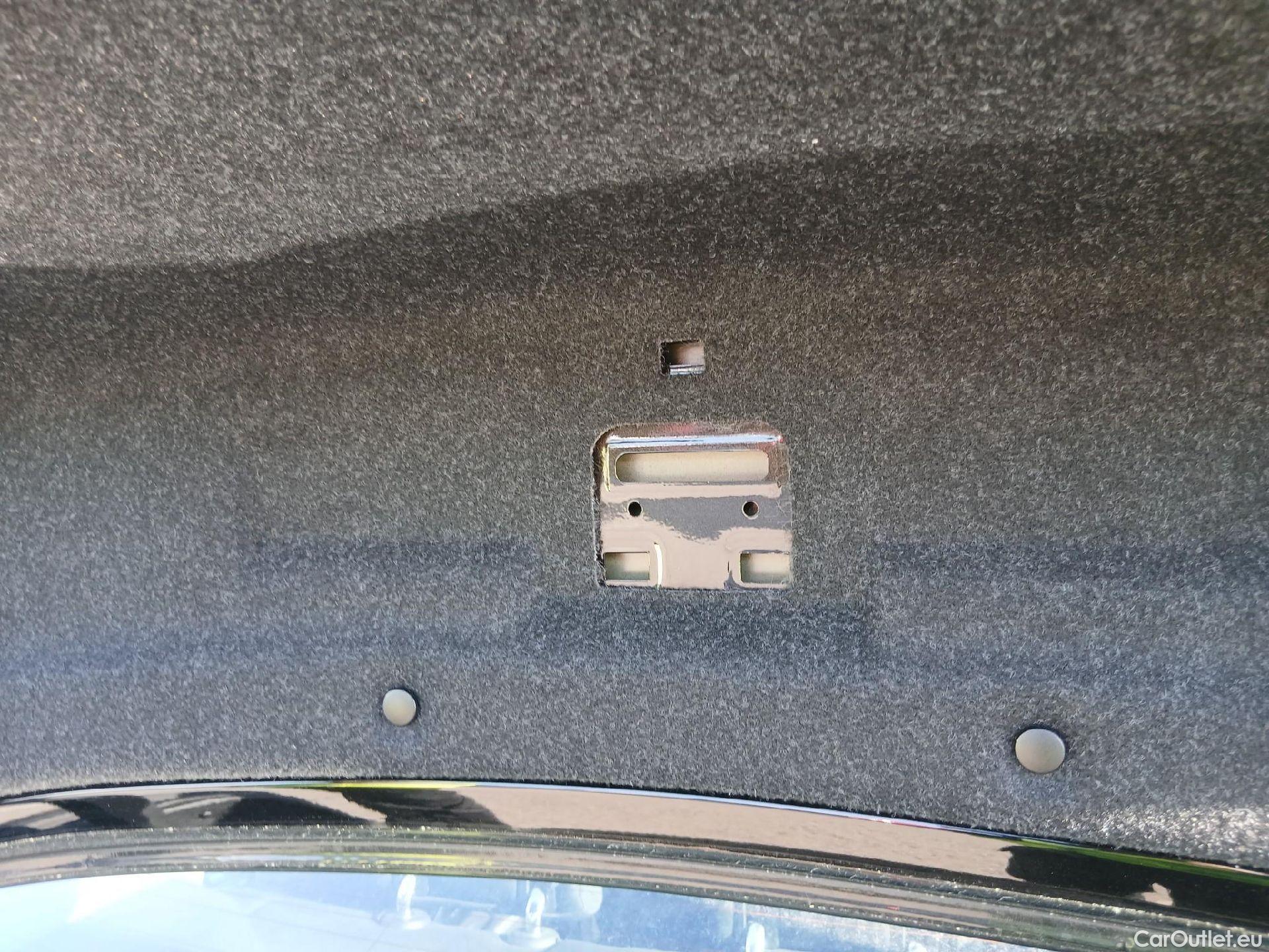  Bmw  Serie 3 BMW  / 2018 / 4P / sedán 318d Auto. #28