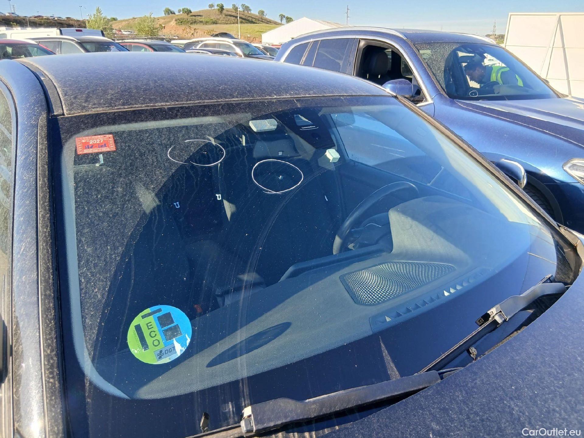  Bmw  Serie 3 BMW  / 2018 / 4P / sedán 318d Auto. #4