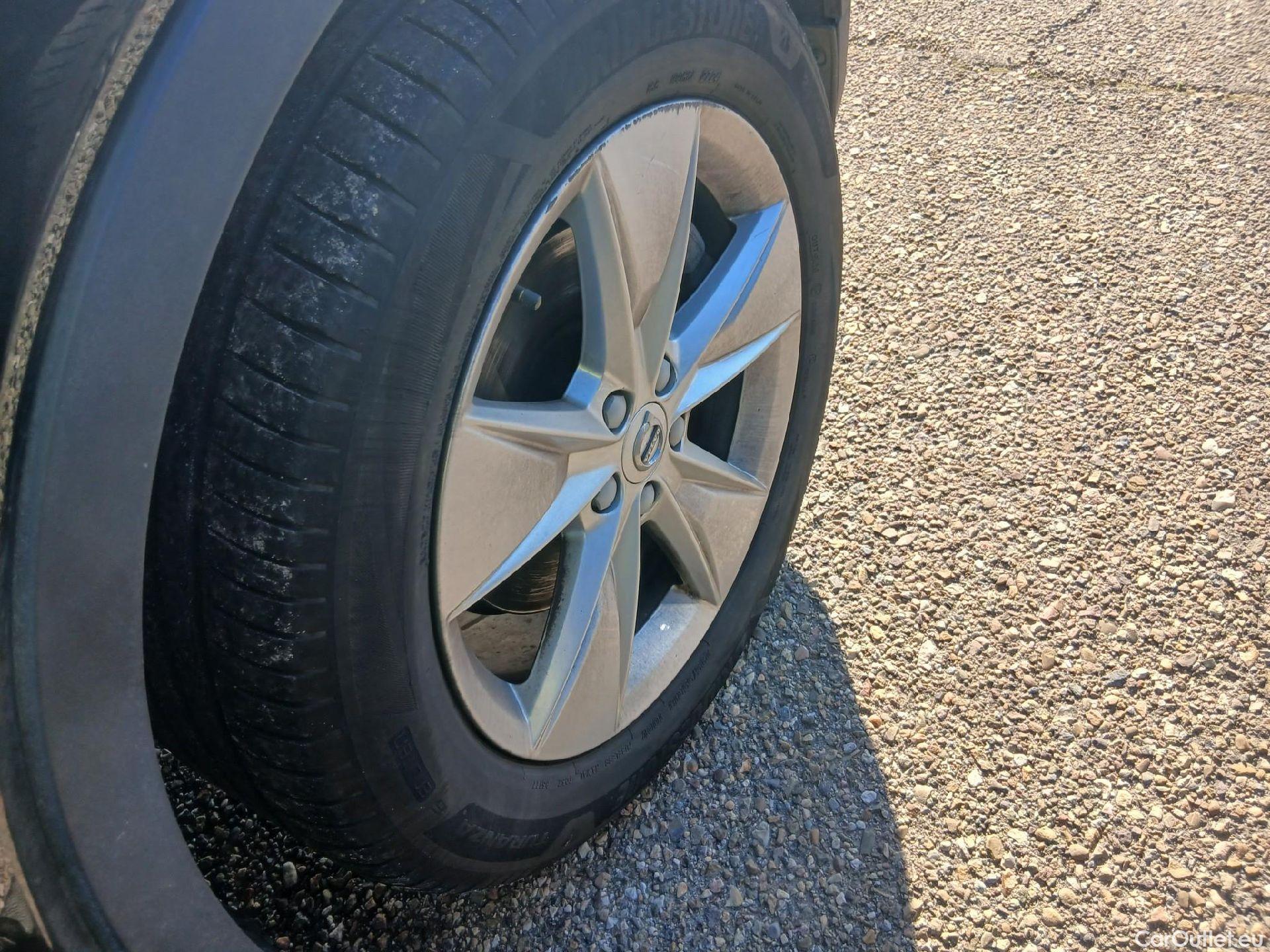  Volvo  XC 40 VOLVO XC40 todoterreno 2.0 B3 G Core Auto 160 CV #13