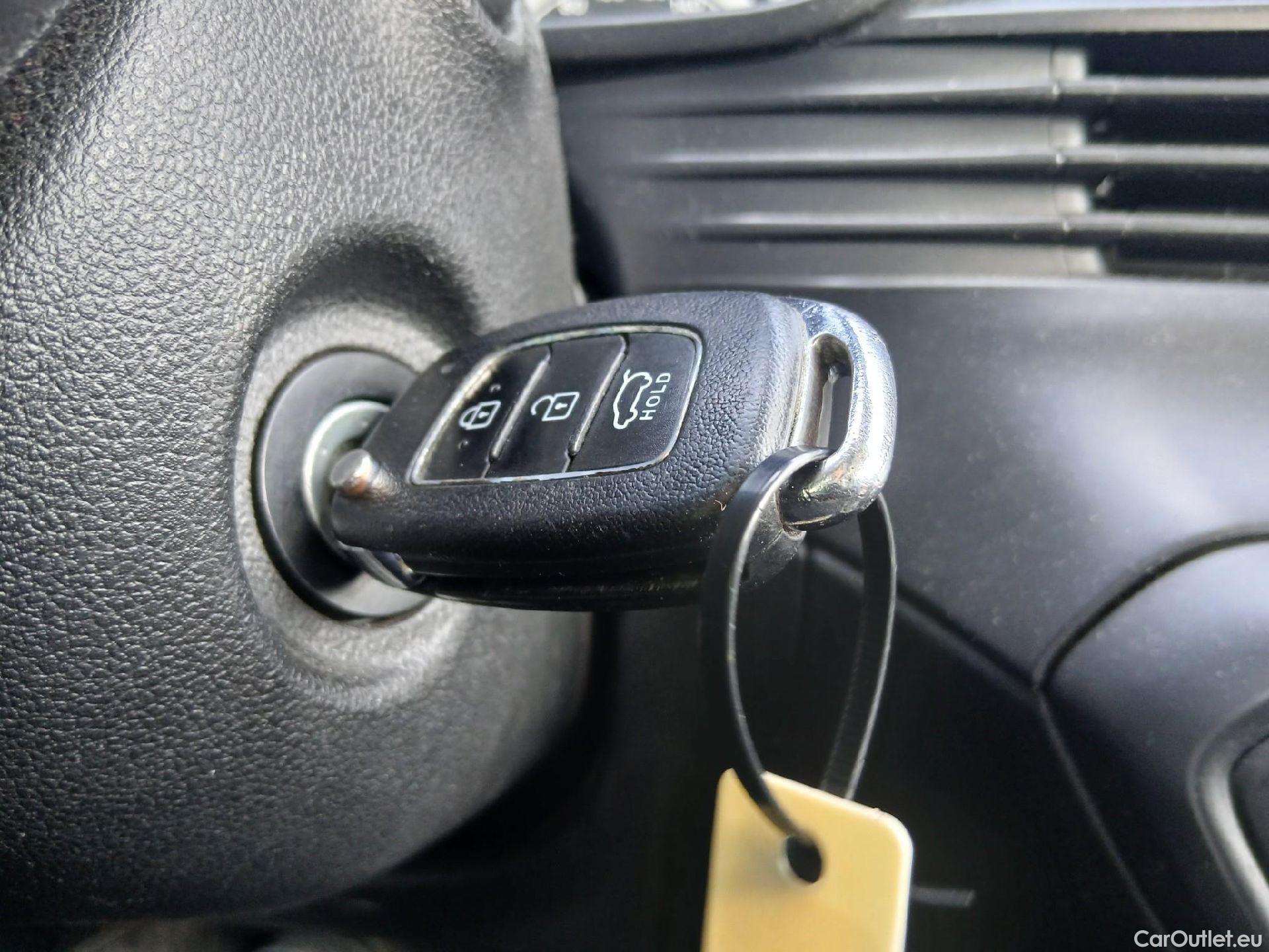  Hyundai  i20 HYUNDAI  / 2020 / 5P / berlina con portón 1.0 TGDI 74kW (100CV) 48V Essence #1