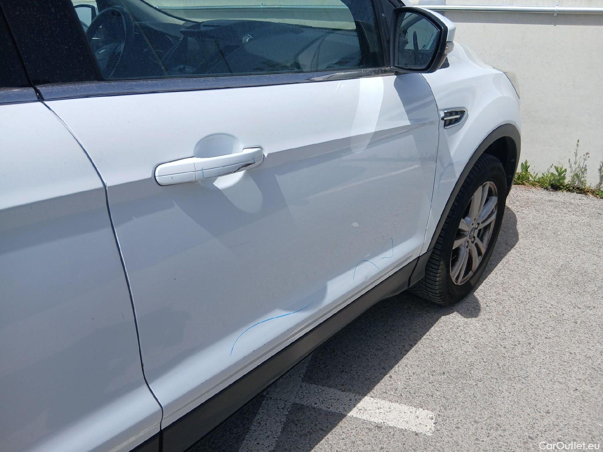  Ford  Kuga FORD  / 2016 / 5P / todoterreno 1.5 EcoBoost 88kW 4x2 Trend+ (CX) #24