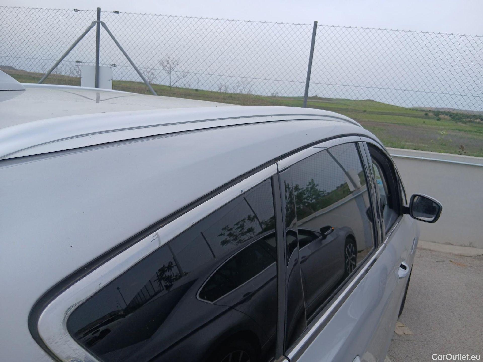  Ford  S-Max FORD  / 2010 / 5P / monovolumen 2.0 TDCi Panther 110kW Titanium #42