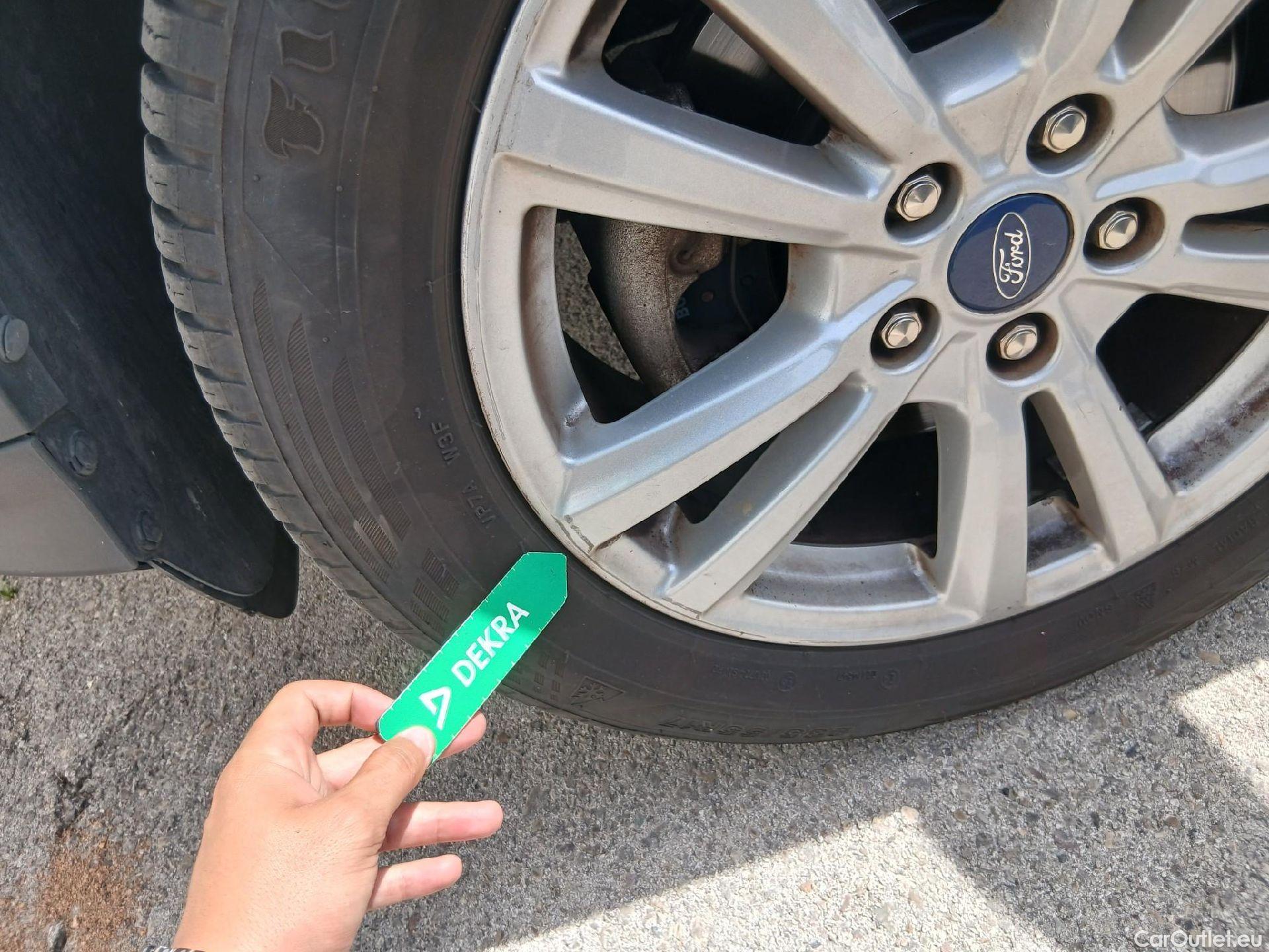  Ford  Kuga FORD  / 2016 / 5P / todoterreno 1.5 EcoBoost 88kW 4x2 Trend+ (CX) #8