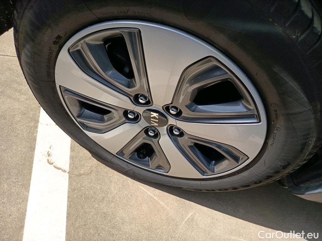  KIA  Niro KIA  Hïbrido Enchufable / 2016 / 5P / crossover 1.6 GDi Híbrido Enchufable 104kW Drive #34