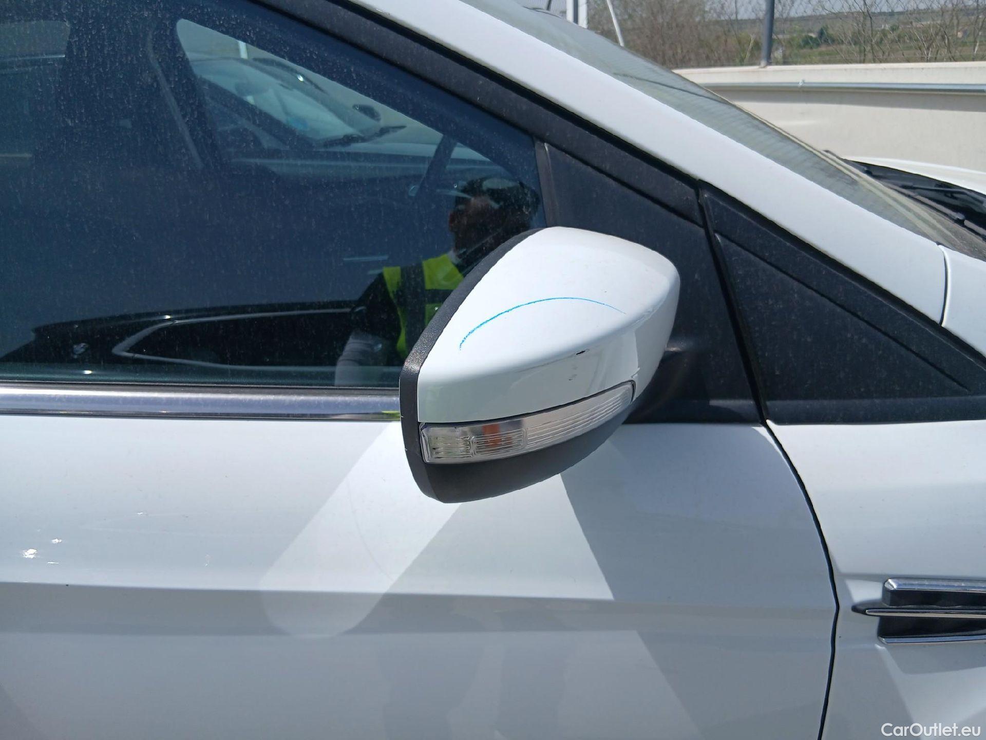  Ford  Kuga FORD  / 2016 / 5P / todoterreno 1.5 EcoBoost 88kW 4x2 Trend+ (CX) #25