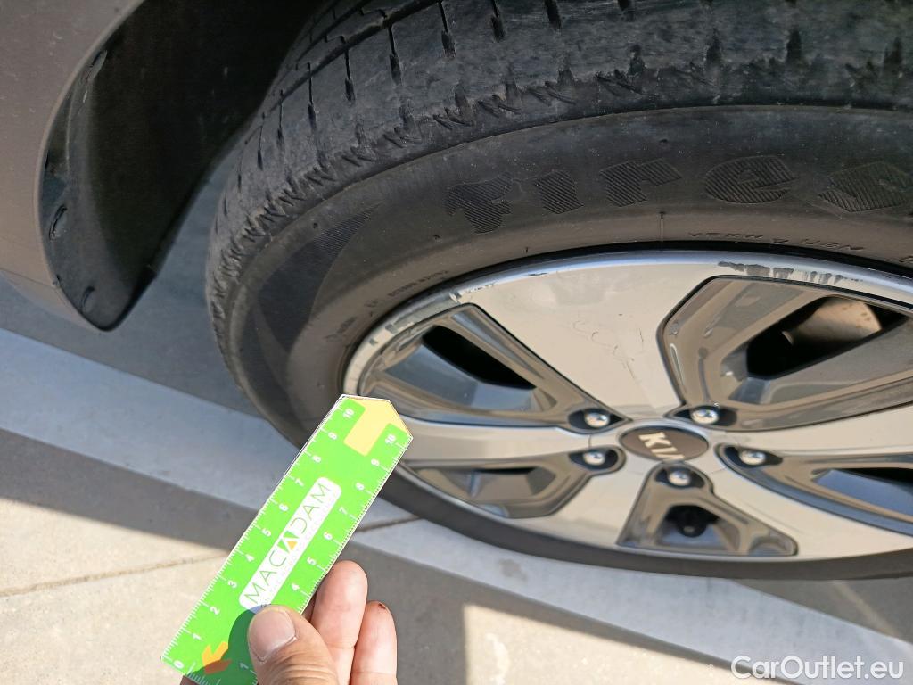  KIA  Niro KIA  Hïbrido Enchufable / 2016 / 5P / crossover 1.6 GDi Híbrido Enchufable 104kW Drive #37