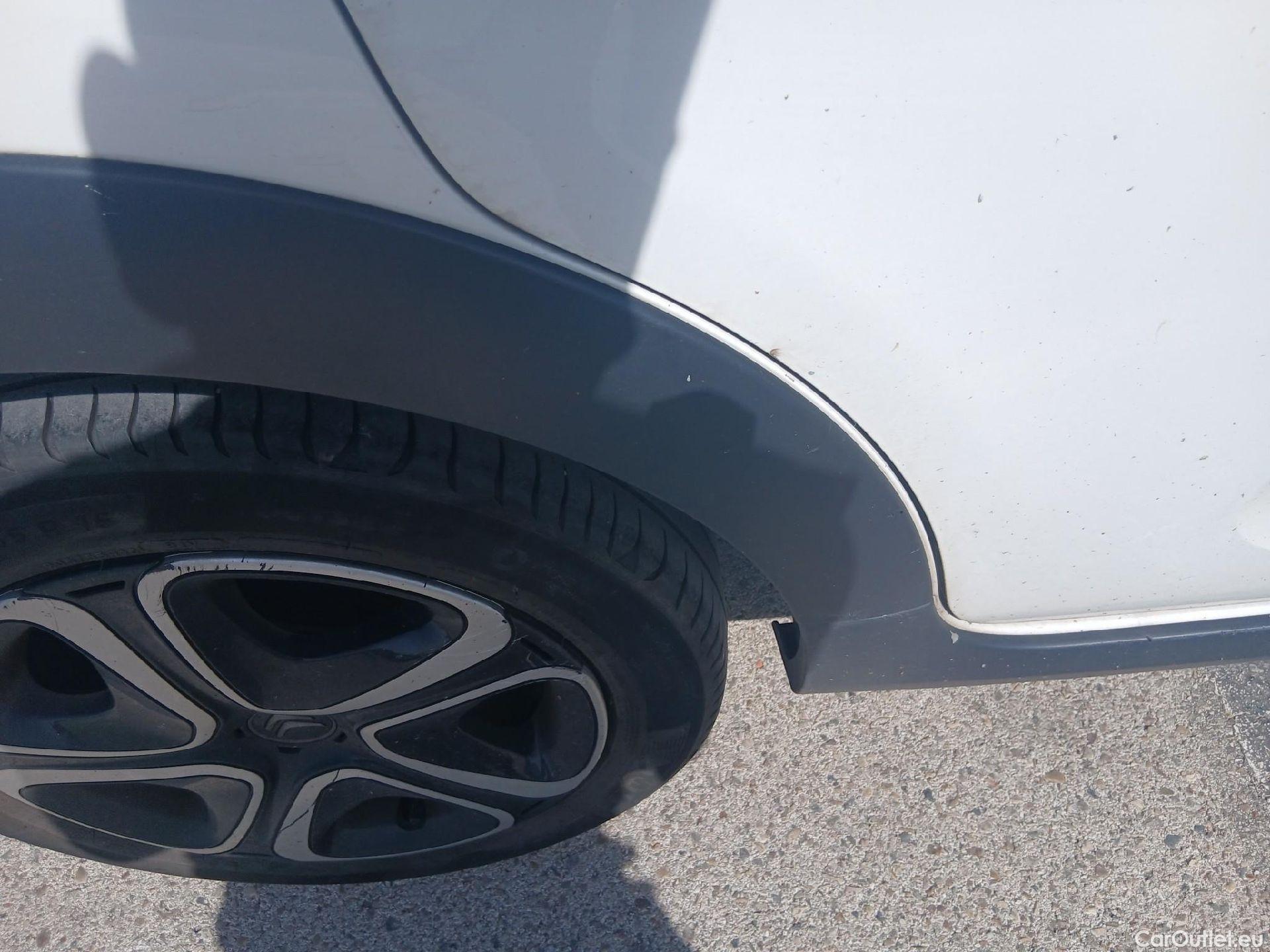  Citroen  C3 CITROEN  / 2020 / 5P / berlina con portón BlueHDi 75KW (100CV) S&S FEEL #40