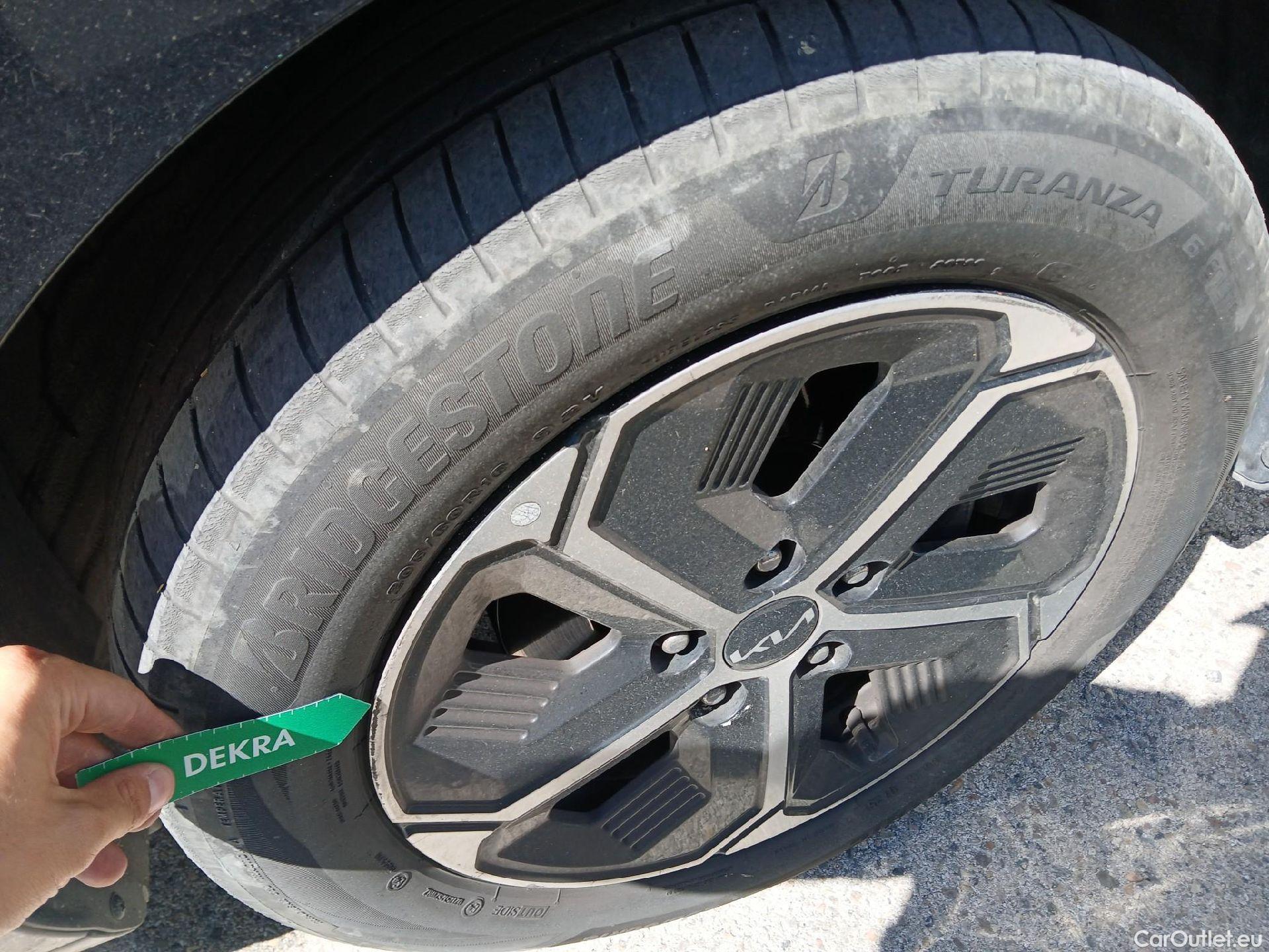  KIA  Niro KIA  / 2022 / 5P / crossover 1.6 GDi PHEV 135kW (183CV) Drive #42