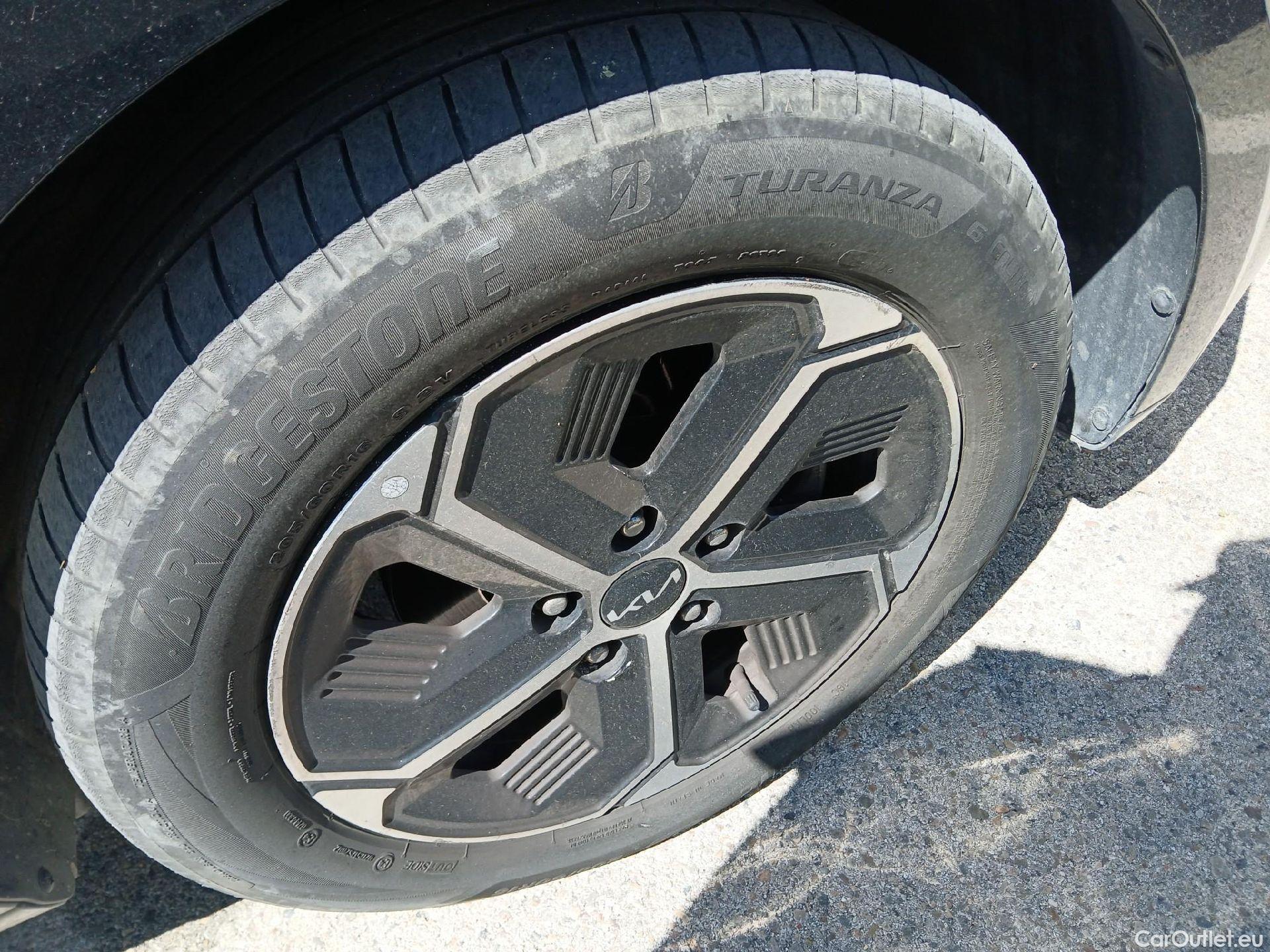  KIA  Niro KIA  / 2022 / 5P / crossover 1.6 GDi PHEV 135kW (183CV) Drive #44