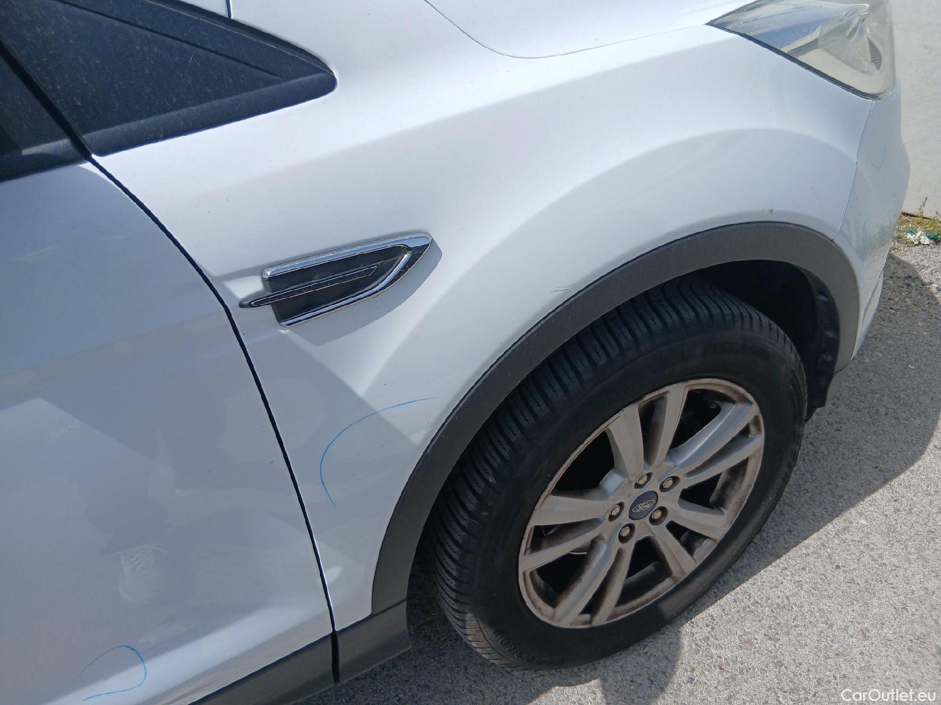  Ford  Kuga FORD  / 2016 / 5P / todoterreno 1.5 EcoBoost 88kW 4x2 Trend+ (CX) #27