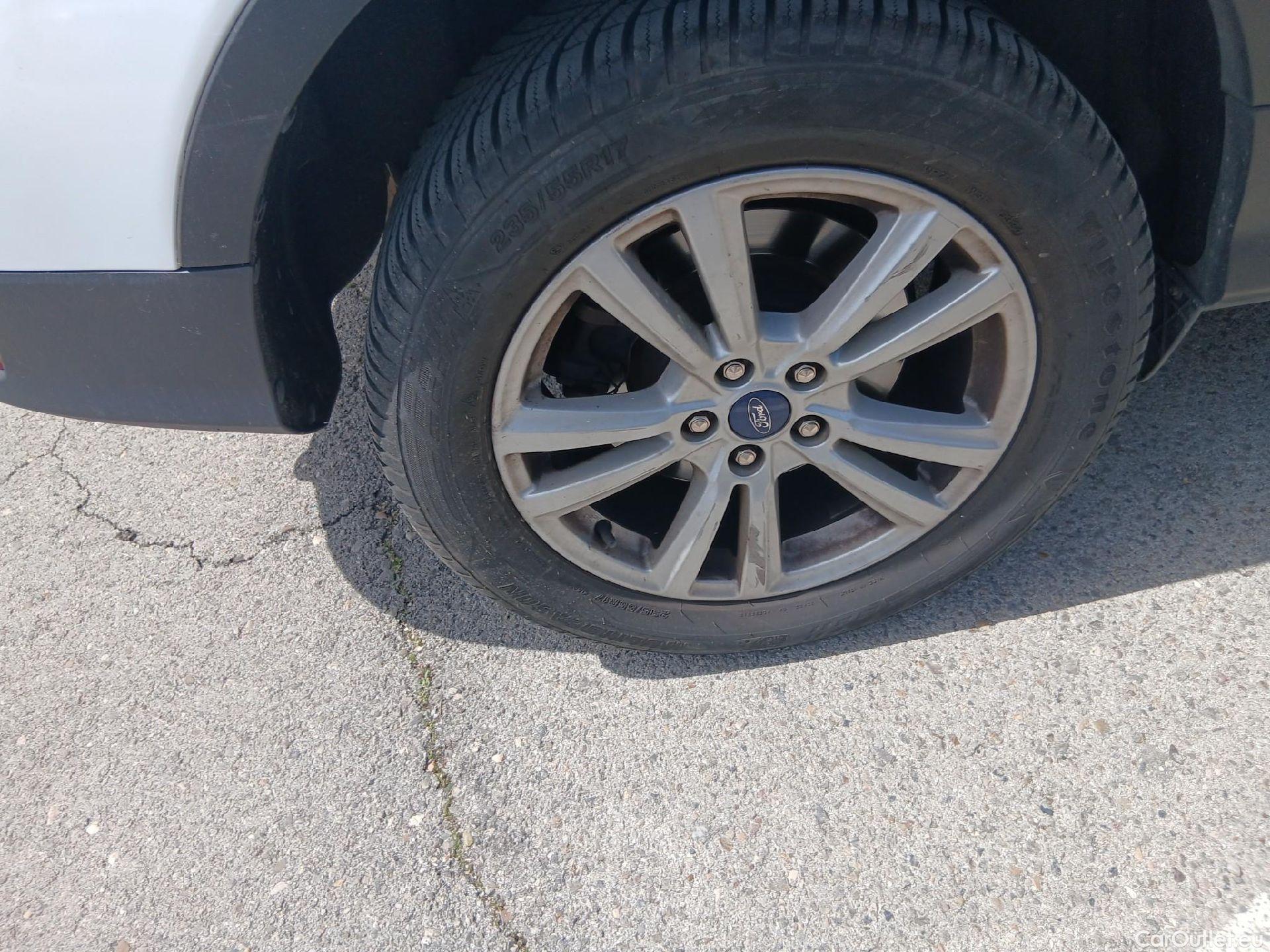  Ford  Kuga FORD  / 2016 / 5P / todoterreno 1.5 EcoBoost 88kW 4x2 Trend+ (CX) #19