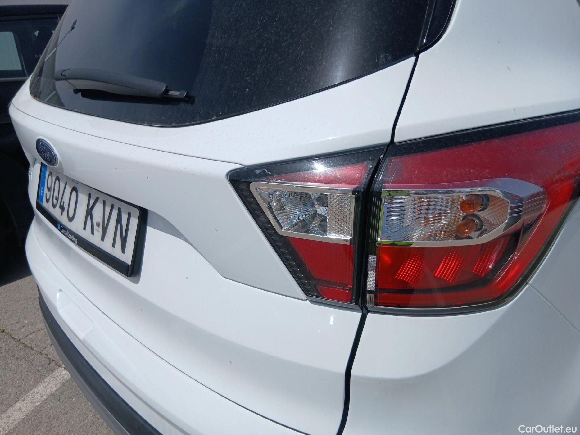  Ford  Kuga FORD  / 2016 / 5P / todoterreno 1.5 EcoBoost 88kW 4x2 Trend+ (CX) #29