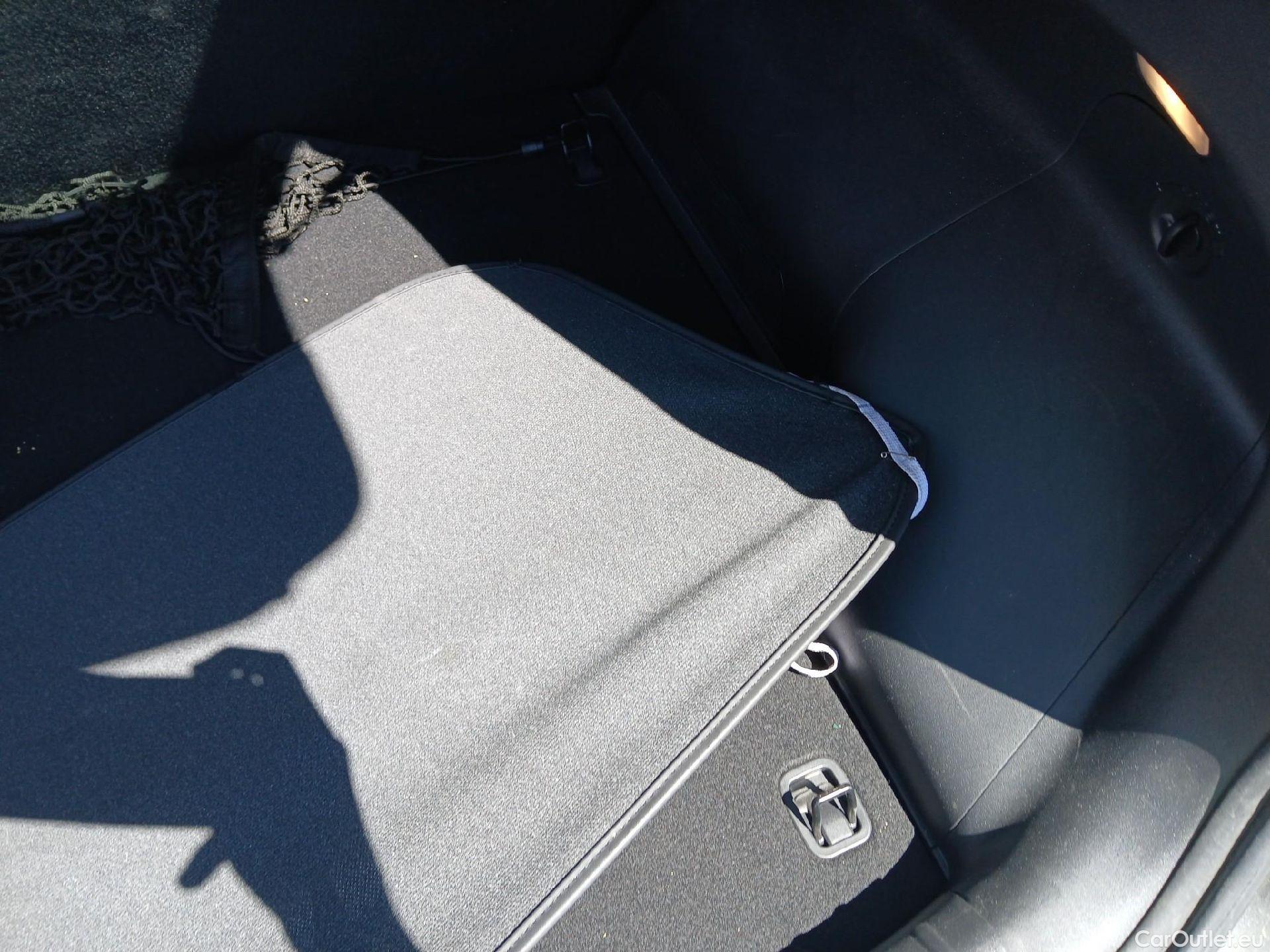  KIA  Niro KIA  / 2022 / 5P / crossover 1.6 GDi PHEV 135kW (183CV) Drive #2