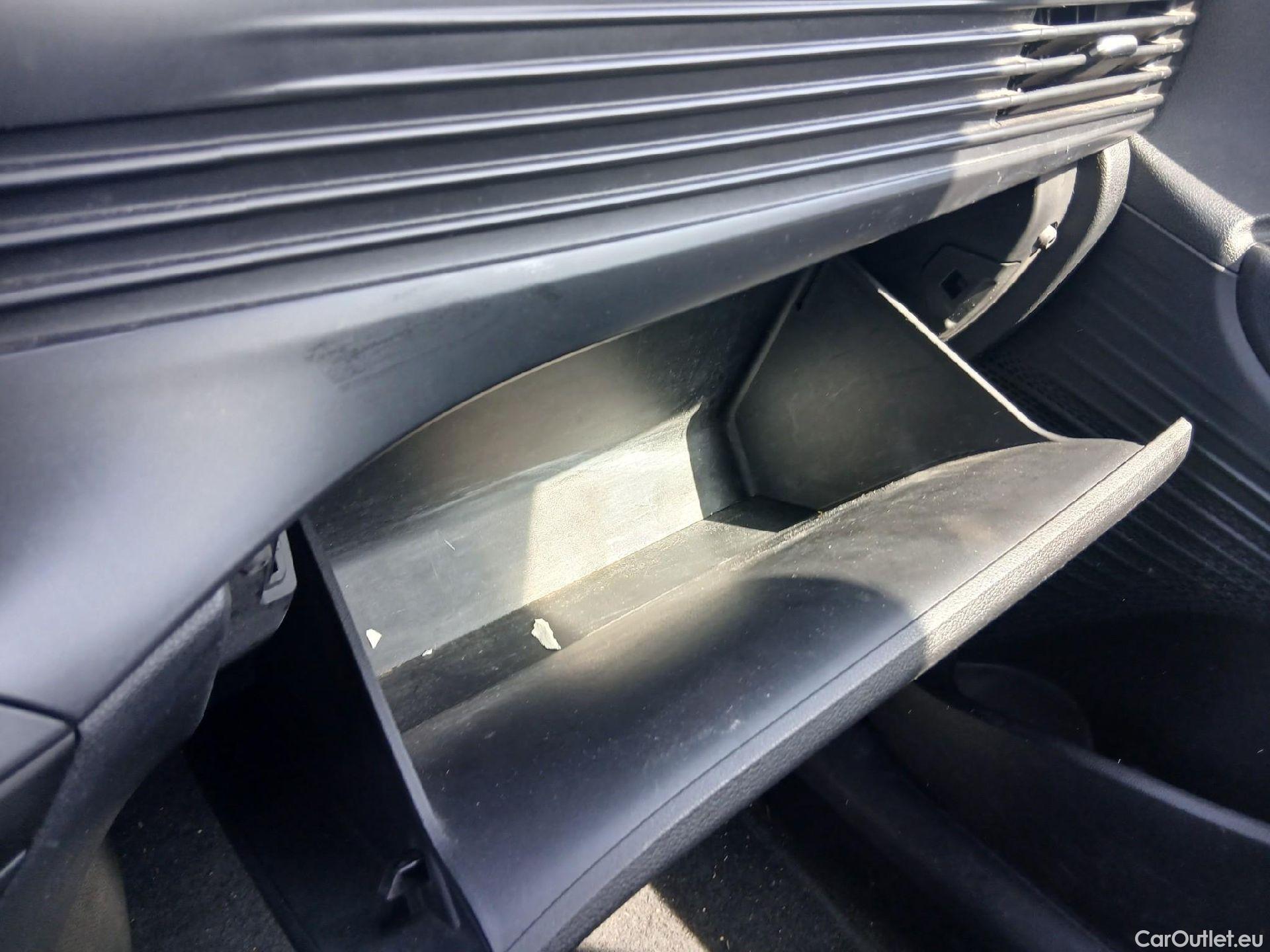  Hyundai  i20 HYUNDAI  / 2020 / 5P / berlina con portón 1.0 TGDI 74kW (100CV) 48V Essence #4