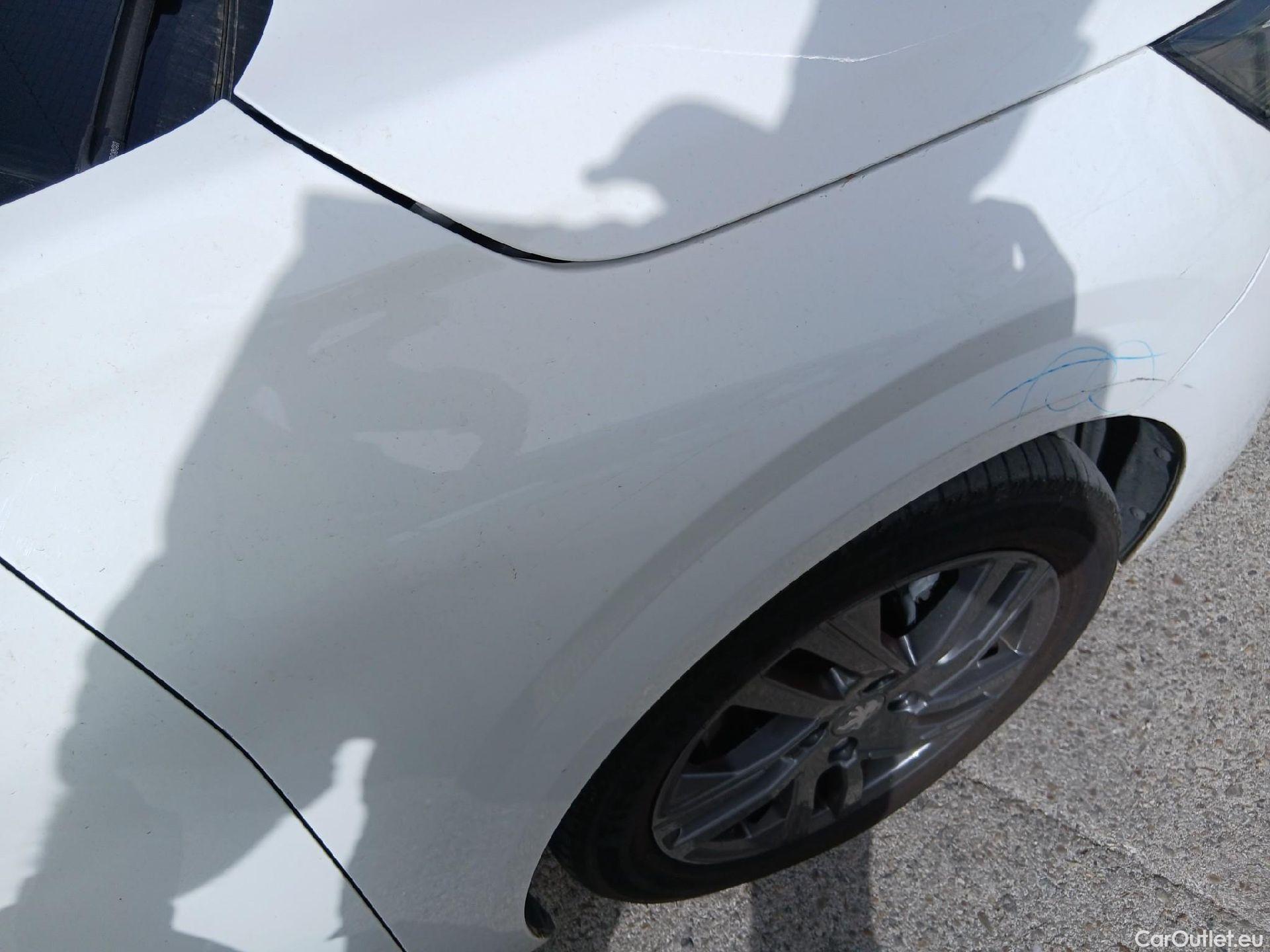  Peugeot  208 PEUGEOT  / 2019 / 5P / berlina con portón BlueHDi 73kW (100CV) Active Pack (AC) #40