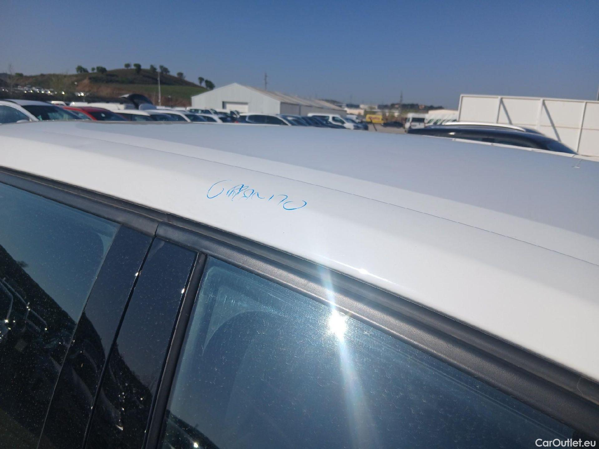  Peugeot  2008 PEUGEOT  / 2019 / 5P / todoterreno Active BlueHDI 81kW (110CV) #49