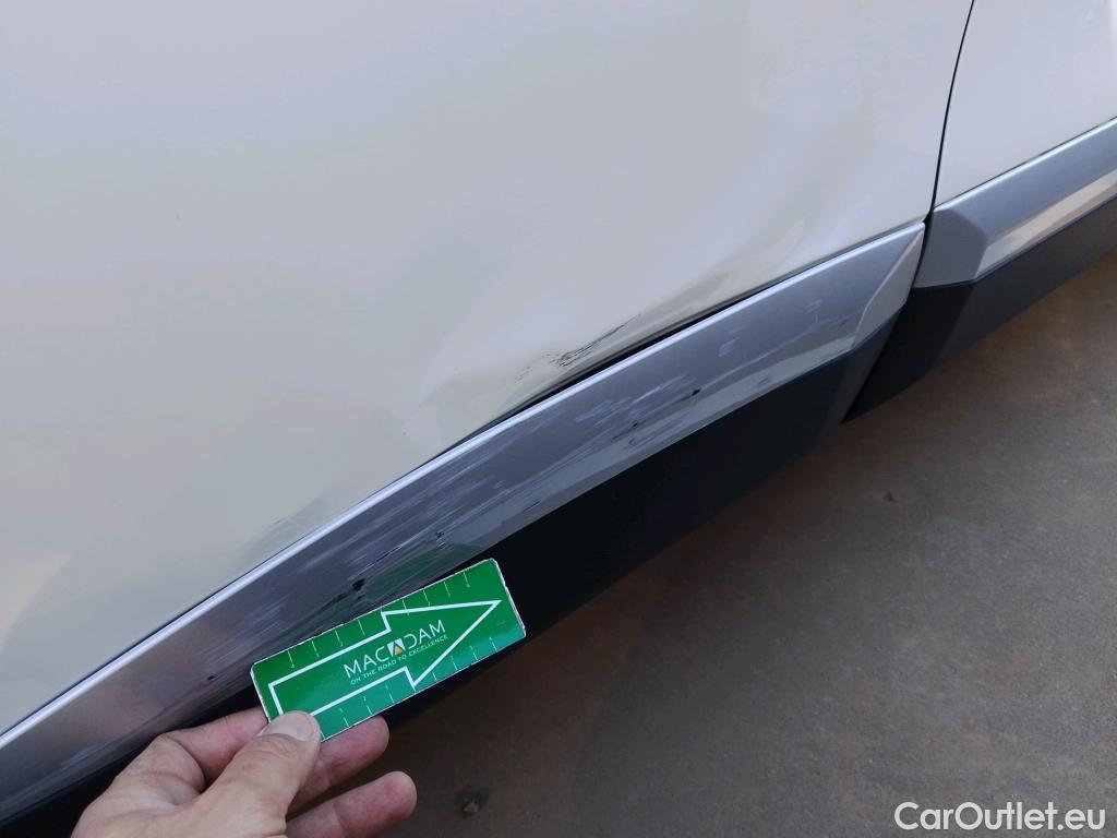  Peugeot  2008 PEUGEOT  / 2019 / 5P / todoterreno Allure BlueHDI 81kW (110CV) #18