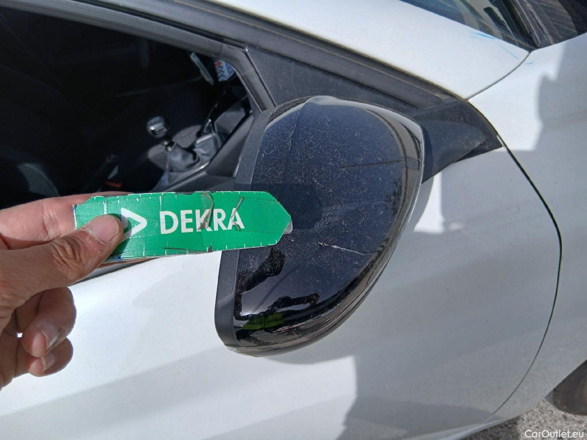  Peugeot  208 PEUGEOT  / 2019 / 5P / berlina con portón BlueHDi 73kW (100CV) Active Pack (AC) #39